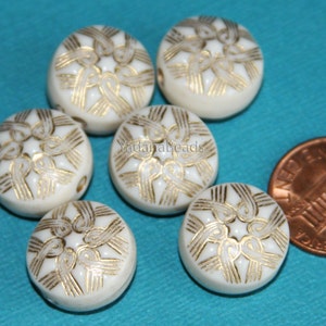 ヴィンテージ アクリル フラット ラウンド ビーズ 18 x 7 mm クリーム色、ゴールド アクセント付き