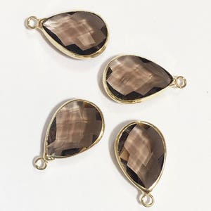 Goldgerahmter Rauchglas-Tropfen-Anhänger: 22 x 14 mm
