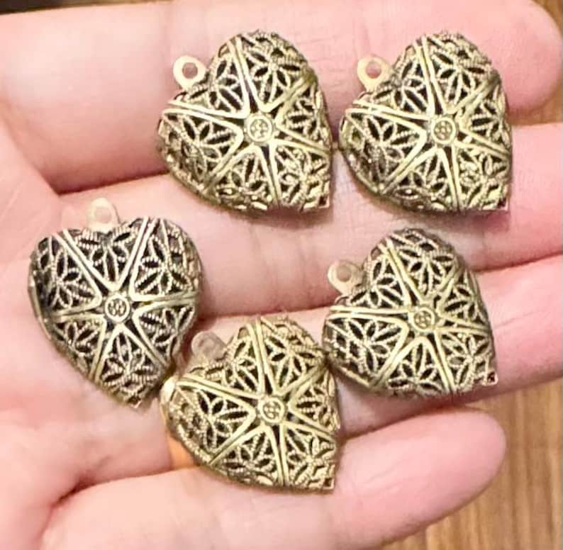 Antique Brass Filigree Heart Locket Pendants - 20x20mm - (5 pcs image 4