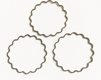 20 Antiqued Brass Flower Connector Rings - 25mm