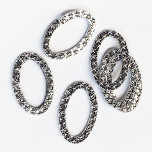 24 pcs  antique silver Textured connector 20x18mm - open links