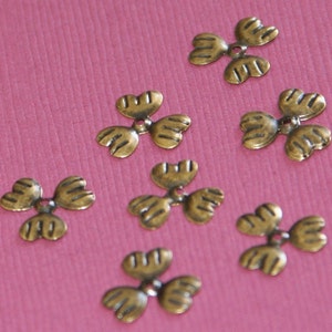 100 pcs  Antiqued brass 3 petals flower beads cap 10mm