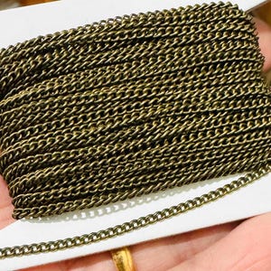 Petite chaîne gourmette de 100 pi en laiton vieilli - Maillons soudés de 1,3 mm