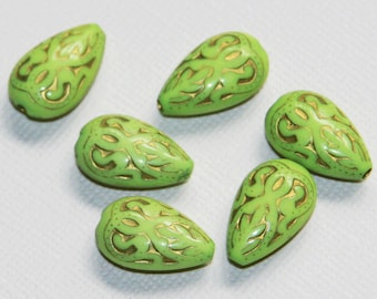 50 pcs  vintage Acrylic teardrop beads 18x11mm Lime green with gold accent