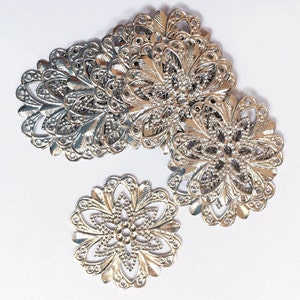 Bulk 200 Antique silver filigree flower focal 20mm, platinum color filigree connector