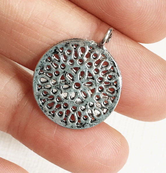 12 Antique Silver Round Pendants: Zinc Alloy Charms (23x18mm)