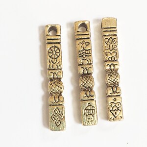 6 Antiekgouden staafhanger met textuur: 37 x 5 mm