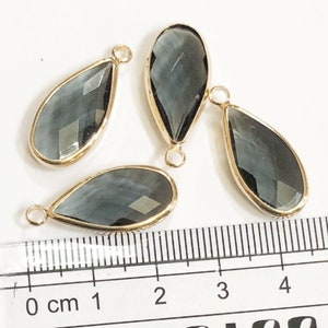 4 facettierte Tropfen-Anhänger mit Goldrahmen, Rauchtropfen 24x10,5mm, eingefasste Glastropfen