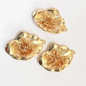 2 pcs Light gold plated brass flower pendant 30x20mm