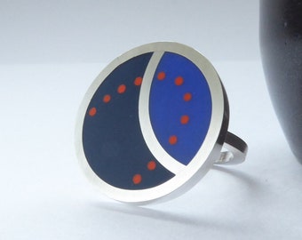 Round Silver Cocktail Ring in Ink blue, Sapphire and Orange Resin - Curve Ring