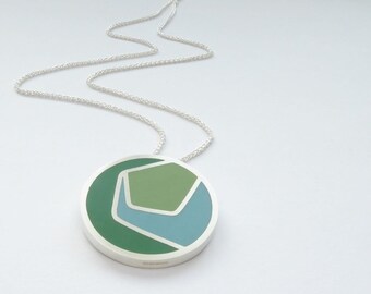 Mittelgroße grüne Harz Rose Anhänger - Sterling Silber, Jugendstil Halskette