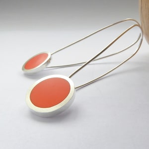 Minimalist Pop long drop earrings in recycled silver and orange resin