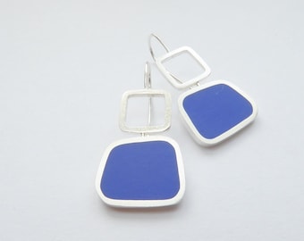 Saphirblaue Harz-Ohrringe: Recycelte Sterlingsilber Colourblock-Tropfen