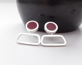 Quadratische Burgunderrote Ohrstecker: Bunte Blockohrringe im Mid Century Stil