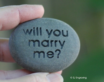 Proposal gift for him or for her - Will you marry me - Engraved message pebble stone