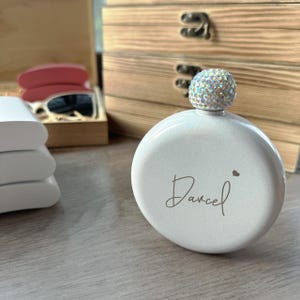 Fiaschetta incisa per damigelle d'onore, fiaschette personalizzate per damigelle d'onore, regali per feste di nozze, fiaschette rotonde con coperchio in strass, regalo di compleanno