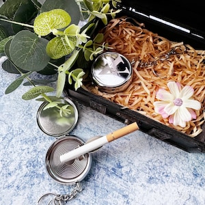 Mini cenicero con llavero personalizado para hombre, cenicero conveniente para exteriores, cenicero tallado en metal, regalo para padrinos de boda/padrinos de boda, regalo para él