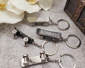 Customized skateboard keychain, personalized metal keychain, groomsman gift, birthday gift, souvenir, mini keychain, team gift