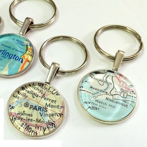 Custom Vintage map Key chain, choose your location, guy gift, keychain, zipper pull charm, map gifts, gift for traveler, custom gift