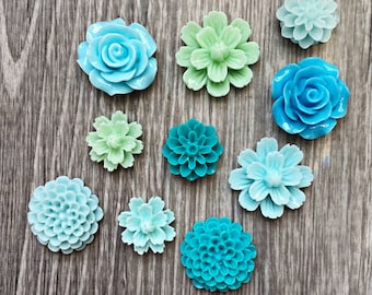 Fridge Magnets Locker Magnet Art Boards Hostess Gift 12 pc Flower Magnets Strong Magnets Green Wedding Favor Lavender and White
