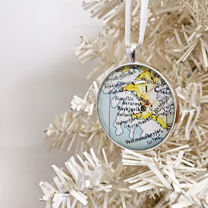 Ornement de Noël, ornement de carte vintage de Reykjavik Islande, cadeau pour voyageur, cadeau carte d'Islande, ornement unique, souvenir, pendentif lg