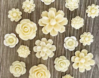 Off White Flower Magnet Set, Cream resin flower Magnets, strong fridge magnets, gift for gardener, magnet set, garden club gift, Off white