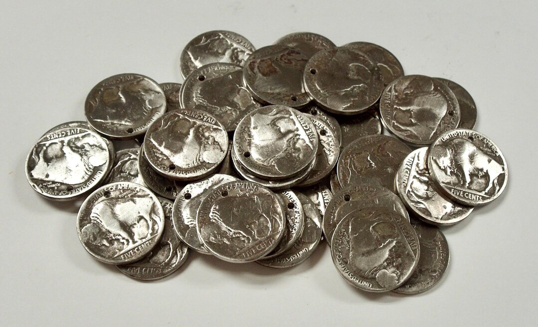 Testa Indiana Rossa Scolpita Con Caduta Di Legno Sulla Parete Di Legno Sulla Parete Marrone Per La Decorazione Interna Ed Esteriore 154487600 - Foto 7