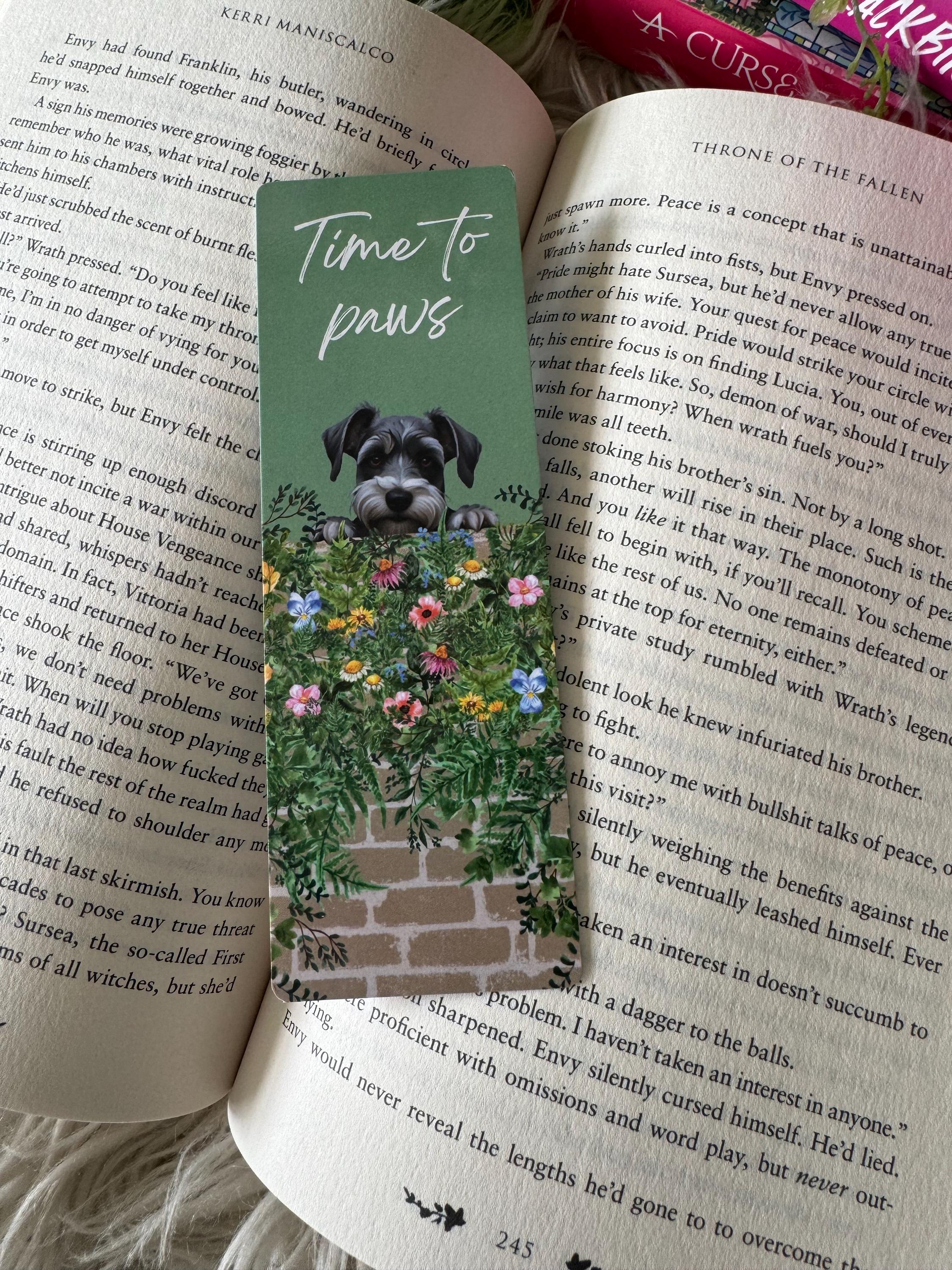 シュナウザーのブックマーク | 犬グッズ | 足を踏み入れる時間 | ここで足を踏み入れました | 子犬の覗き見ブックマーク - Etsy 日本, image size:2250x3000