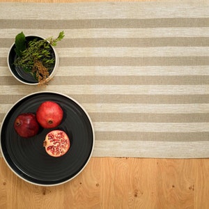 Runner da tavolo in lino rustico – Righe beige. Biancheria da tavola della fattoria, runner da tavola in lino a righe. Runner da tavolo in lino pesante in stile francese.