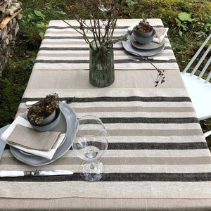 Runner da tavola in lino rustico – Strisce nere e grigie. Tovaglia rustica, runner in lino rigato. Runner da tavolo in lino pesante in stile francese.