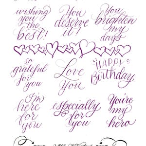 Op de afbeelding: Een witte kaart met paarse kalligrafietekst. Zinnen zijn onder meer 'wishing you the best!', 'You deserve it!' en 'Happy Birthday'. De kaart bevat ook harten en de tekst 'Ally LaVonne Creative'.