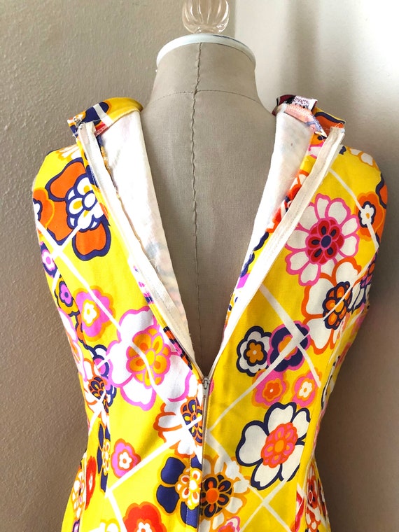 Mid 60s David Crystal Yellow Floral Dress with Ov… - image 3