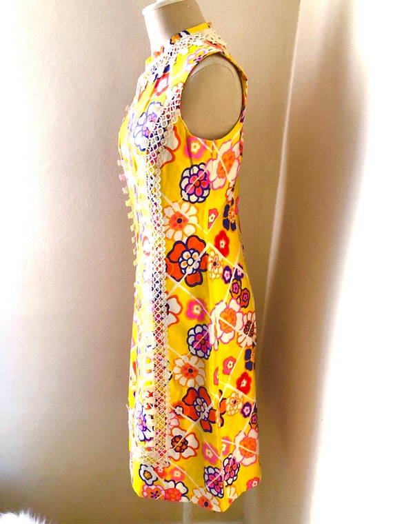 Mid 60s David Crystal Yellow Floral Dress with Ov… - image 4