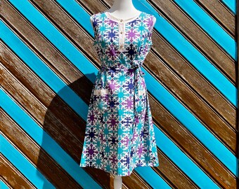 Snowflake Pattern Dress - WITH POCKETS!