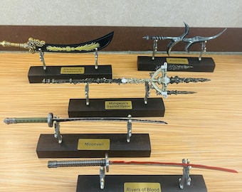 Elden ringwapenreplica, miniatuur metalen zwaard met houten display
