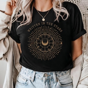 Camiseta de astrología escrita en las estrellas, camiseta de la luna celestial espiritual, camiseta de los signos del zodíaco, camiseta mística, regalo de astrología, camiseta para amantes del horóscopo