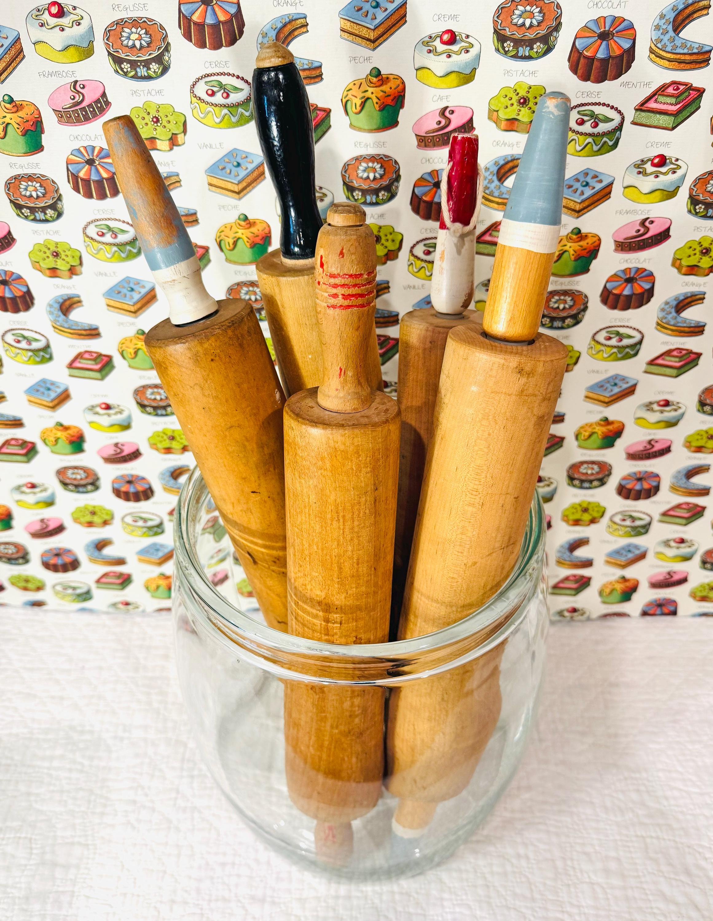 Rouleaux à pâtisserie en bois vintage avec poignées peintes Chippy | Votre choix | patine vintage | Années 40-50 | Primitif | Cadeau pâtisserie | 3 disponibles