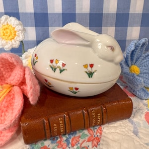 Lefton Bunny Rabbit Trinket Candy Dish | Mid-20th Century | White Bunny | Hand-Painted Tulips | Jewelry Box | Porcelain | Rabbit Collector