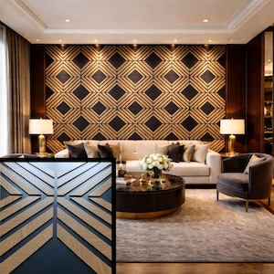 Könnte beinhalten: Ein modernes Wohnzimmer mit einem beigen Sofa, einer dunklen Holzakzentwand mit geometrischem Muster und einem runden Couchtisch. Das Wanddesign ist ein sich wiederholendes Muster aus schwarzen Quadraten und goldfarbenem Holz. Zwei goldene Lampen flankieren das Sofa.