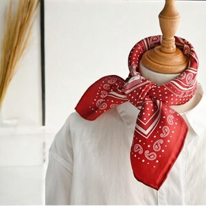 Unisex zijden sjaal marineblauw, getekende karafdruk, kleine vierkante herenhijab, luxe cadeau, hoofdband, omslagdoek dames, perfect cadeau