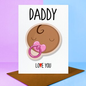 Love You DADDY Vaderdag Van dochtertje Donkere huidskleur Roze Dummy. 3D-ontwerp met verhoogd hoofd - verjaardagskaart van dochterbaby.