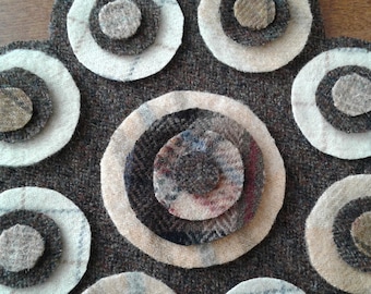 Wool KIT, Large SCALLOPED pre-Cut Wool Appliqué Kit, Wool Penny Rug Kit, Make Your Own Traditional Penny Rug, Recycled Wool Appliqué Kit