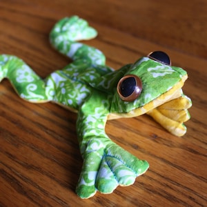 Pattern, Froggie Sewing Pattern, Toy Beanbag Frog, Retro Frog Sewing Pattern, Button Eyes/Safety Eyes, Stocking Stuffers, Green Frogs