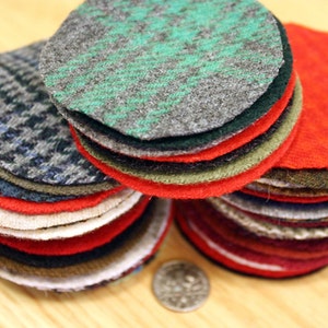 Ronds de laine 50 Ronds de laine de 2-1/2 po., Ronds de laine feutrée recyclée prédécoupée, Pièces de quelques pièces en laine, Grande variété de couleurs, de textures, Déchets de tapis en laine 50 Random Colors