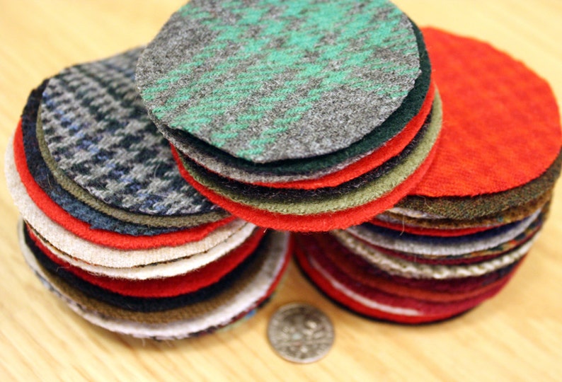 Ronds de laine 50 Ronds de laine de 2-1/2 po., Ronds de laine feutrée recyclée prédécoupée, Pièces de quelques pièces en laine, Grande variété de couleurs, de textures, Déchets de tapis en laine 50 Random Colors