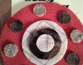 Wool Kit, Small ROUND Mug Rug, Wool Appliqué Mug Rug Kit, Make Your Own Wool Penny Rug, Pre Cut Wool Appliqué Kits, Wool Rug Pennies