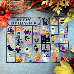 Halloweenkalender - modern kruissteekpatroon van Tiny Modernist