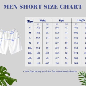 Puede incluir: Una tabla de tallas de pantalones cortos para hombre, con medidas en cm y pulgadas, se muestra junto a un pantal&oacute;n corto blanco. La tabla incluye medidas de cintura, cadera y largo para las tallas S a 5XL. El texto en la parte superior dice "MEN SHORT SIZE CHART".