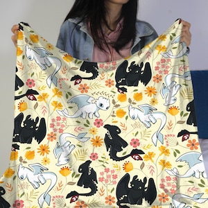 Toothless Fleece Blanket - Light Fury Blanket - Cute Dragon Fleece Throw for Adult, Kids, Baby - Toothless Blanket Gift