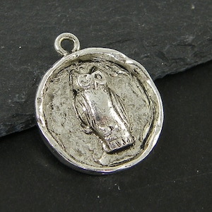 Owl Charm Owl Pendant Antique Silver Round Owl Charm Owl Medallion Bird Pendant Charms |NU1-10|1 XN